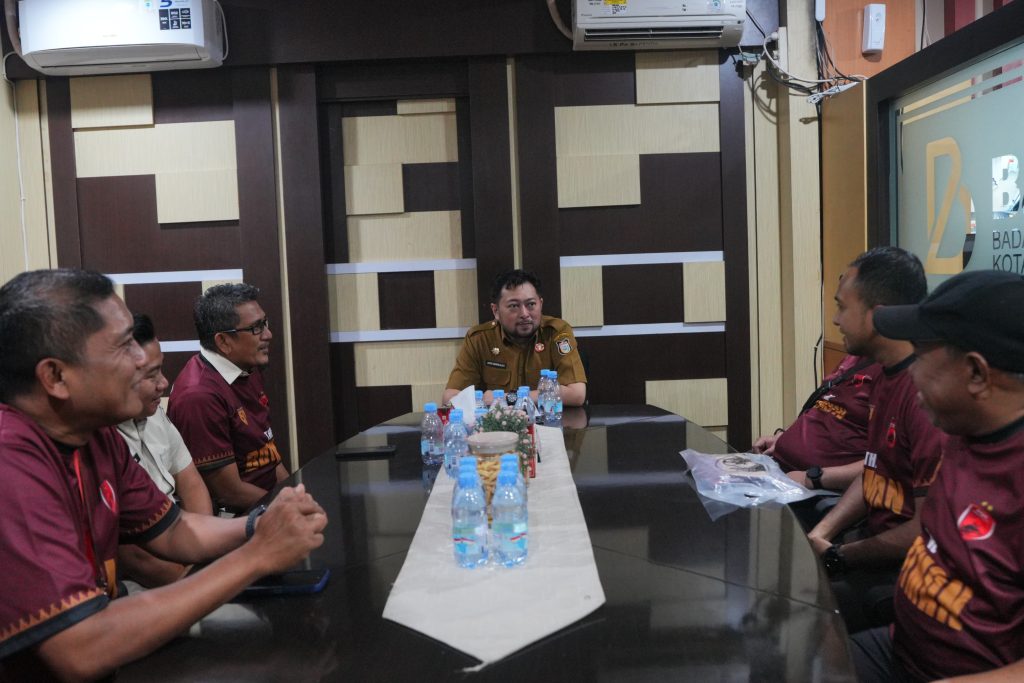 WhatsApp-Image-2025-07-15-at-18.20.39-1-1024x683 Suporter Balaikota Mania Temui Plt. Kepala Bapenda, Jalin Silaturahmi dan Dukung Pembangunan Stadion Untia